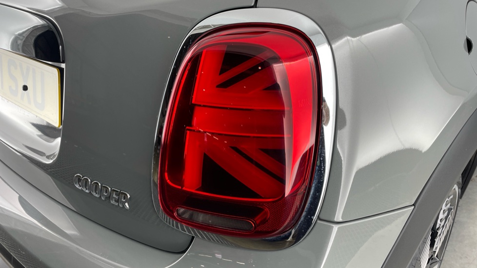 MINI Hatchback 1.5 Cooper Exclusive 5dr Auto [Comfort/Nav Pack] Petrol Hatchback - Image 22