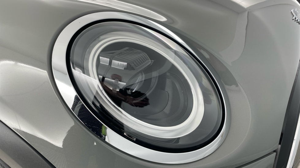 MINI Hatchback 1.5 Cooper Exclusive 5dr Auto [Comfort/Nav Pack] Petrol Hatchback - Image 23