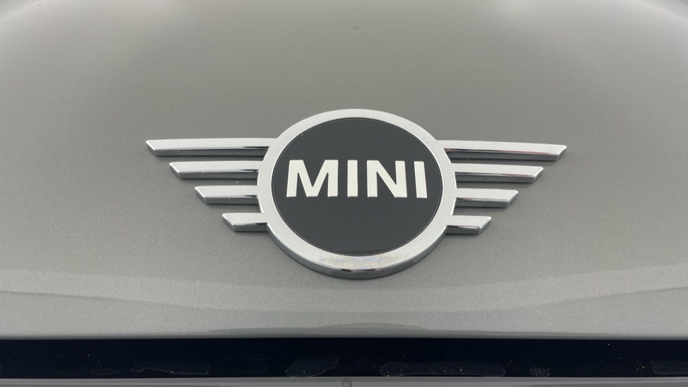 MINI Hatchback 1.5 Cooper Exclusive 5dr Auto [Comfort/Nav Pack] Petrol Hatchback - Image 24