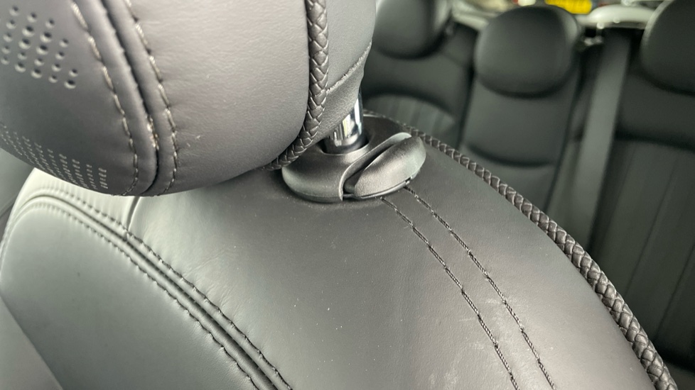 MINI Hatchback 1.5 Cooper Exclusive 5dr Auto [Comfort/Nav Pack] Petrol Hatchback - Image 29