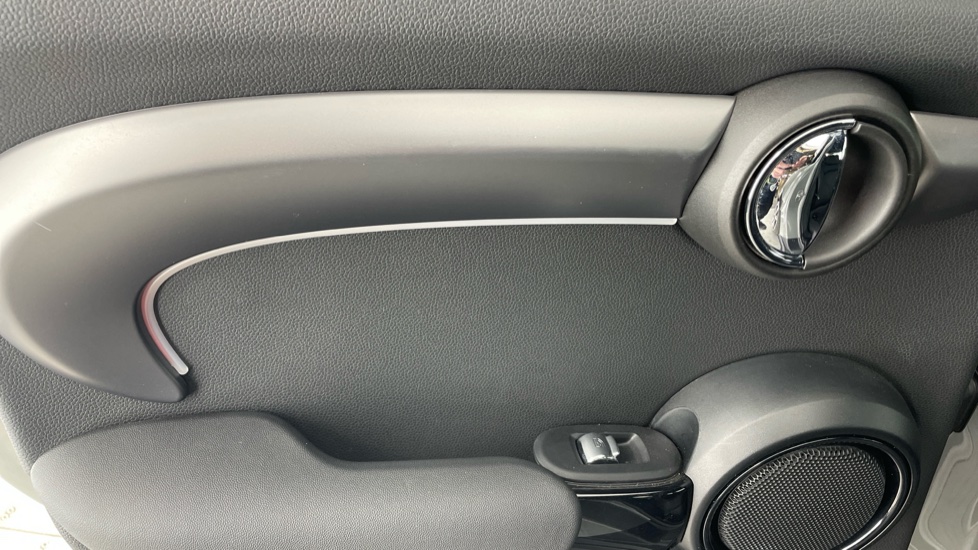 MINI Hatchback 1.5 Cooper Exclusive 5dr Auto [Comfort/Nav Pack] Petrol Hatchback - Image 32