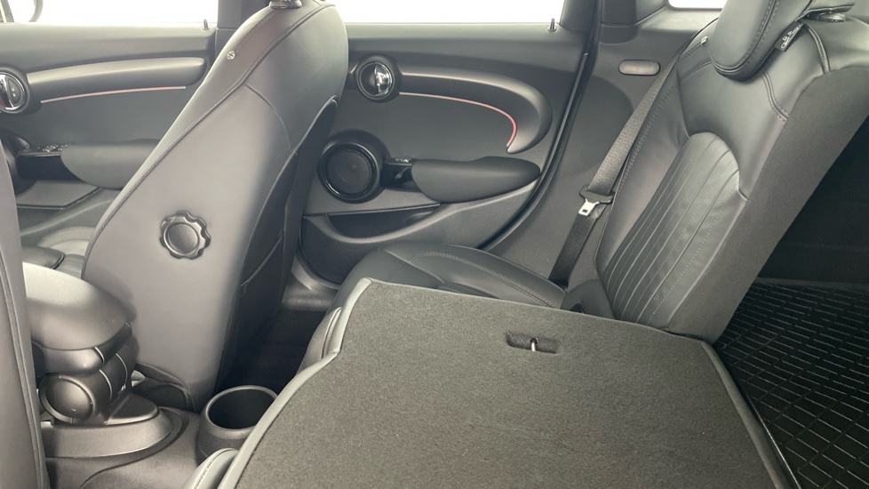 MINI Hatchback 1.5 Cooper Exclusive 5dr Auto [Comfort/Nav Pack] Petrol Hatchback - Image 38