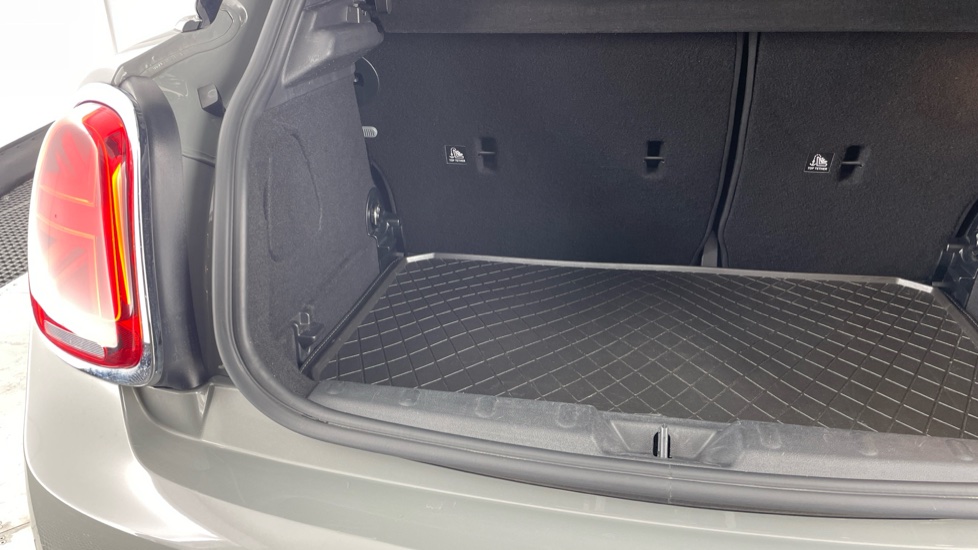 MINI Hatchback 1.5 Cooper Exclusive 5dr Auto [Comfort/Nav Pack] Petrol Hatchback - Image 40