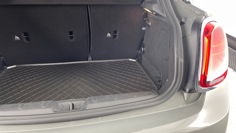MINI Hatchback 1.5 Cooper Exclusive 5dr Auto [Comfort/Nav Pack] Petrol Hatchback - Image 41