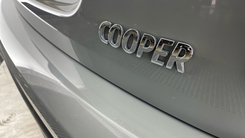 MINI Hatchback 1.5 Cooper Exclusive 5dr Auto [Comfort/Nav Pack] Petrol Hatchback - Image 44