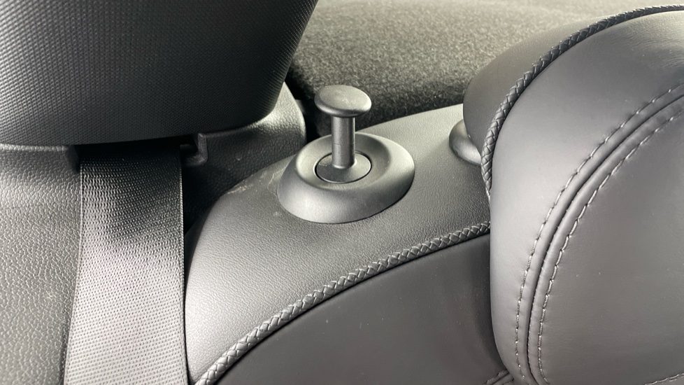 MINI Hatchback 1.5 Cooper Exclusive 5dr Auto [Comfort/Nav Pack] Petrol Hatchback - Image 49