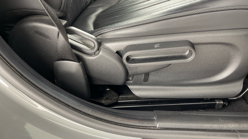 MINI Hatchback 1.5 Cooper Exclusive 5dr Auto [Comfort/Nav Pack] Petrol Hatchback - Image 52