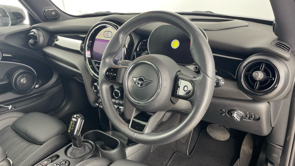 MINI Hatchback 135kW Cooper S Level 3 33kWh 3dr Auto Electric Hatchback - Image 6