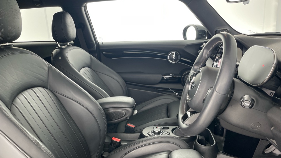 MINI Hatchback 135kW Cooper S Level 3 33kWh 3dr Auto Electric Hatchback - Image 11