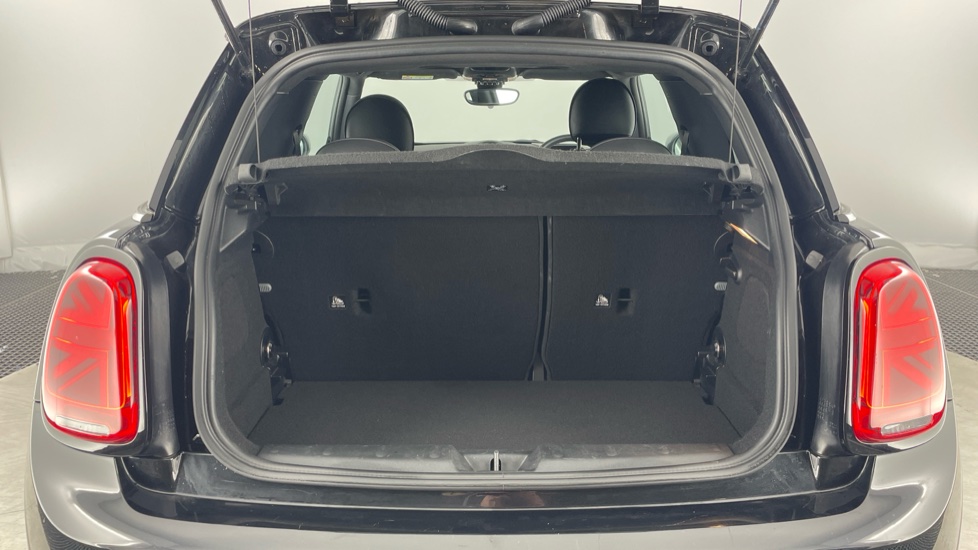 MINI Hatchback 135kW Cooper S Level 3 33kWh 3dr Auto Electric Hatchback - Image 13
