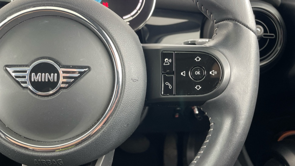 MINI Hatchback 135kW Cooper S Level 3 33kWh 3dr Auto Electric Hatchback - Image 18