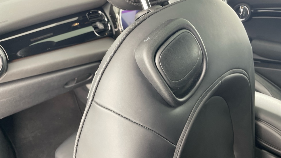 MINI Hatchback 135kW Cooper S Level 3 33kWh 3dr Auto Electric Hatchback - Image 33