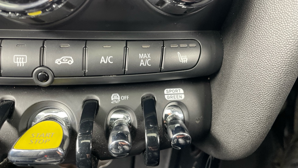 MINI Hatchback 135kW Cooper S Level 3 33kWh 3dr Auto Electric Hatchback - Image 64