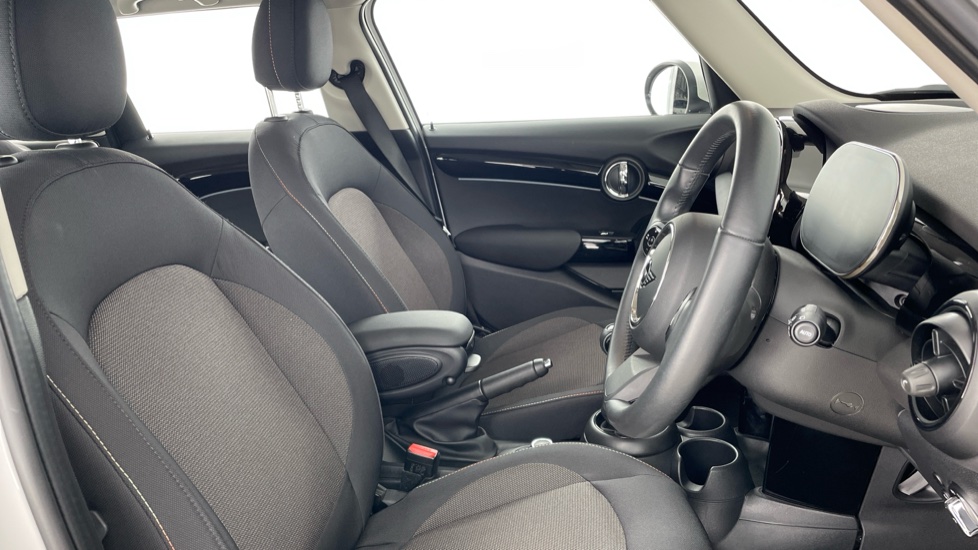 MINI Hatchback 1.5 Cooper Classic Premium 5dr Petrol Hatchback - Image 11