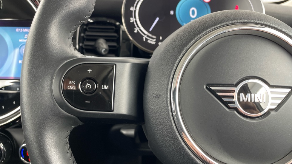 MINI Hatchback 1.5 Cooper Classic Premium 5dr Petrol Hatchback - Image 17