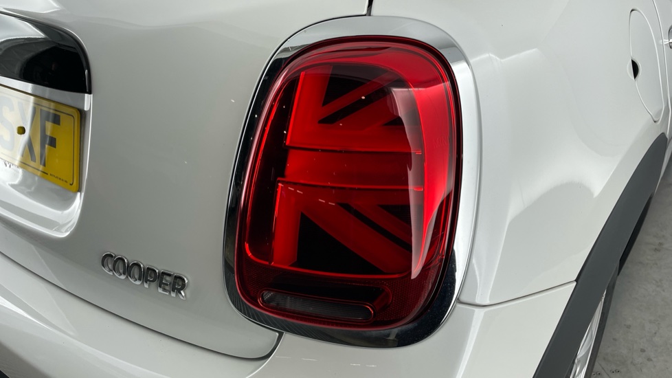 MINI Hatchback 1.5 Cooper Classic Premium 5dr Petrol Hatchback - Image 22
