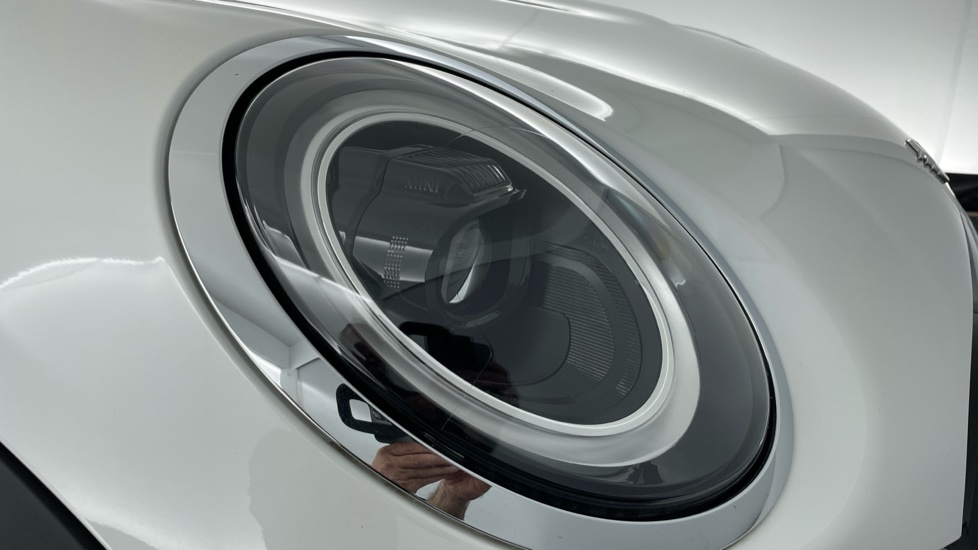 MINI Hatchback 1.5 Cooper Classic Premium 5dr Petrol Hatchback - Image 23