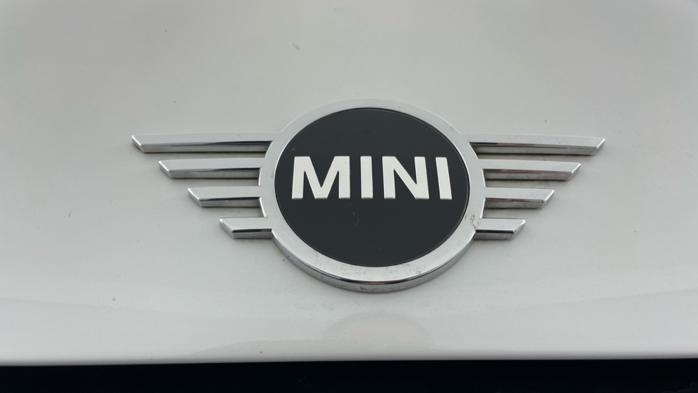 MINI Hatchback 1.5 Cooper Classic Premium 5dr Petrol Hatchback - Image 24