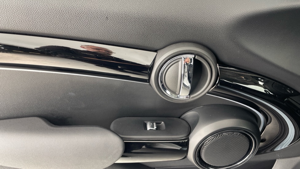 MINI Hatchback 1.5 Cooper Classic Premium 5dr Petrol Hatchback - Image 26