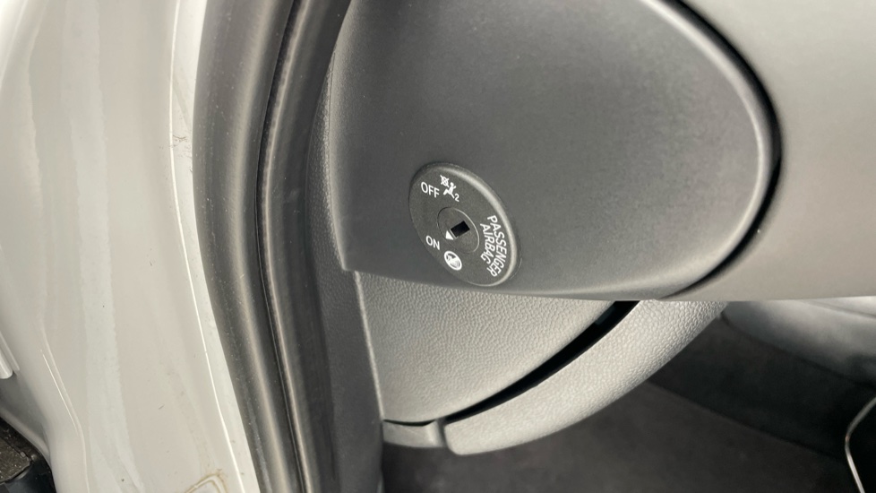 MINI Hatchback 1.5 Cooper Classic Premium 5dr Petrol Hatchback - Image 29