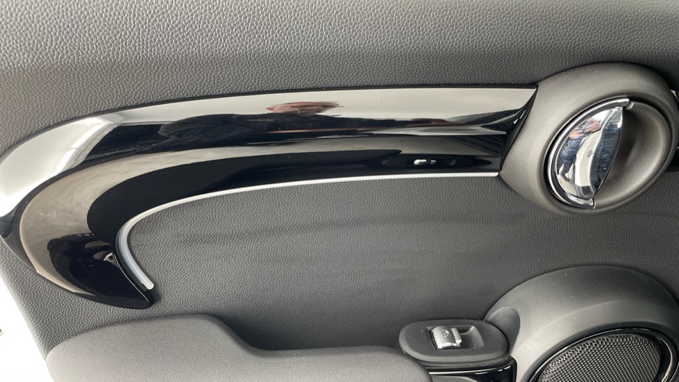 MINI Hatchback 1.5 Cooper Classic Premium 5dr Petrol Hatchback - Image 30