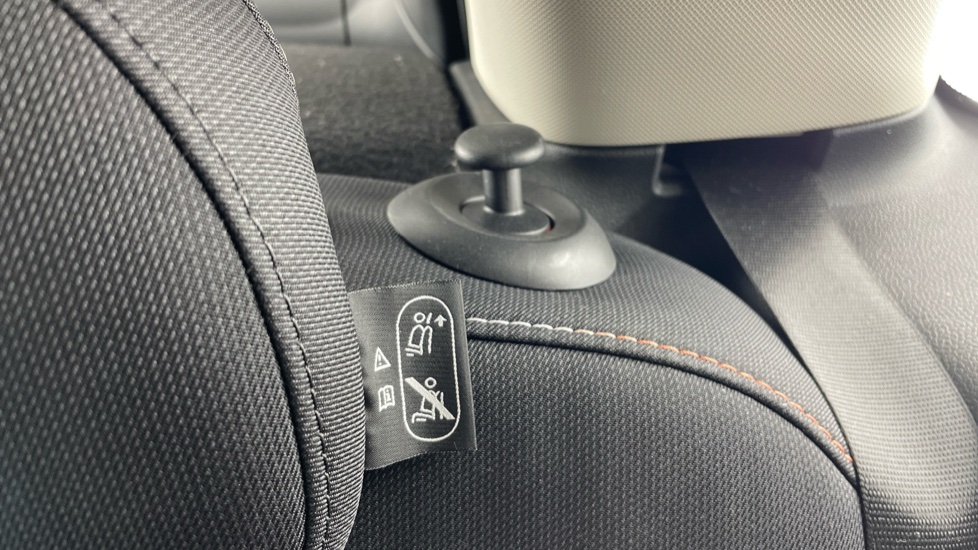 MINI Hatchback 1.5 Cooper Classic Premium 5dr Petrol Hatchback - Image 33