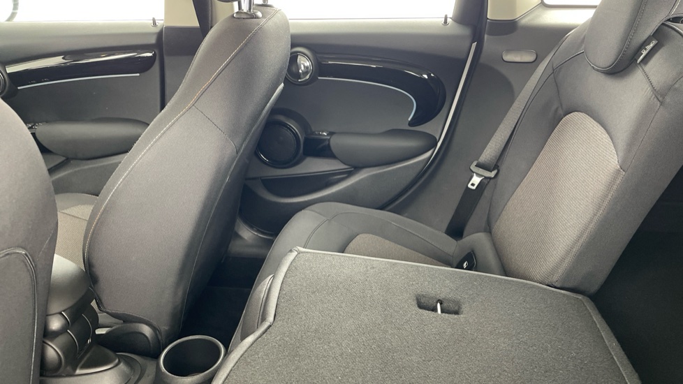 MINI Hatchback 1.5 Cooper Classic Premium 5dr Petrol Hatchback - Image 34