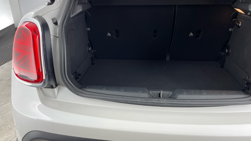 MINI Hatchback 1.5 Cooper Classic Premium 5dr Petrol Hatchback - Image 35