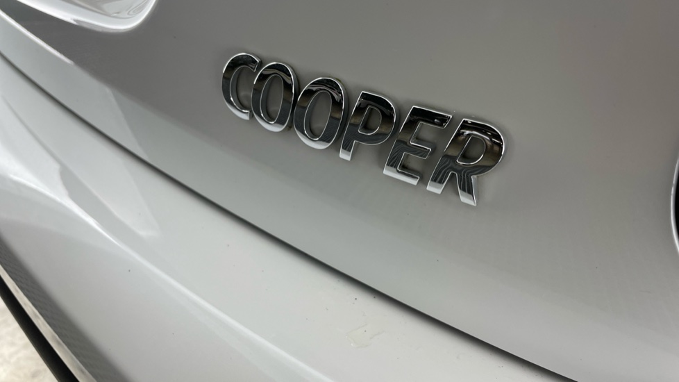 MINI Hatchback 1.5 Cooper Classic Premium 5dr Petrol Hatchback - Image 39