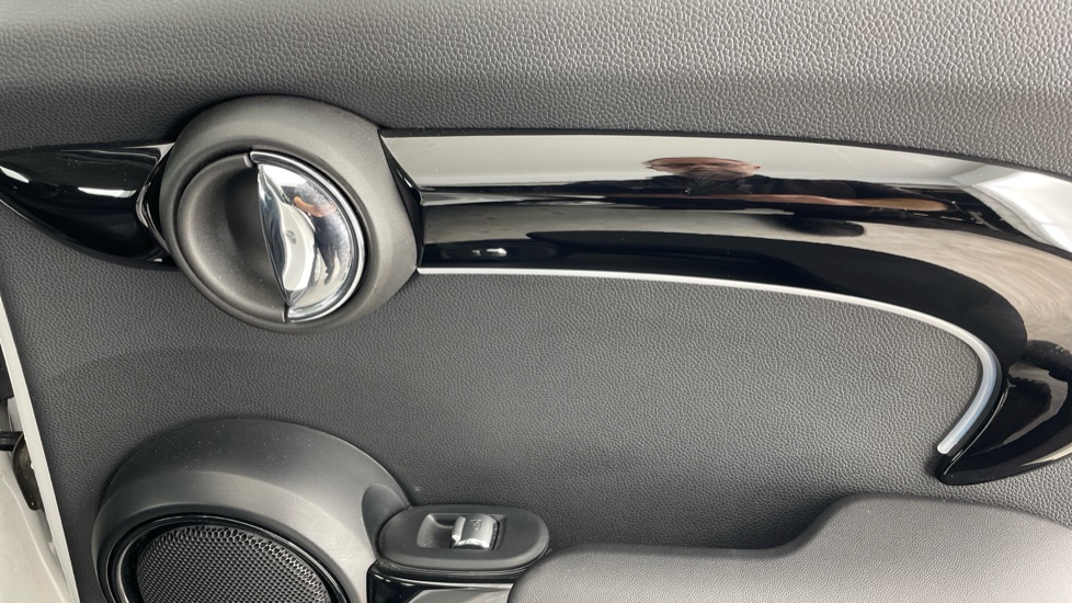 MINI Hatchback 1.5 Cooper Classic Premium 5dr Petrol Hatchback - Image 40