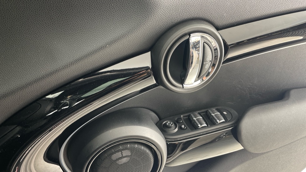 MINI Cooper 2.0 S Sport 5dr Auto Petrol Hatchback - Image 20