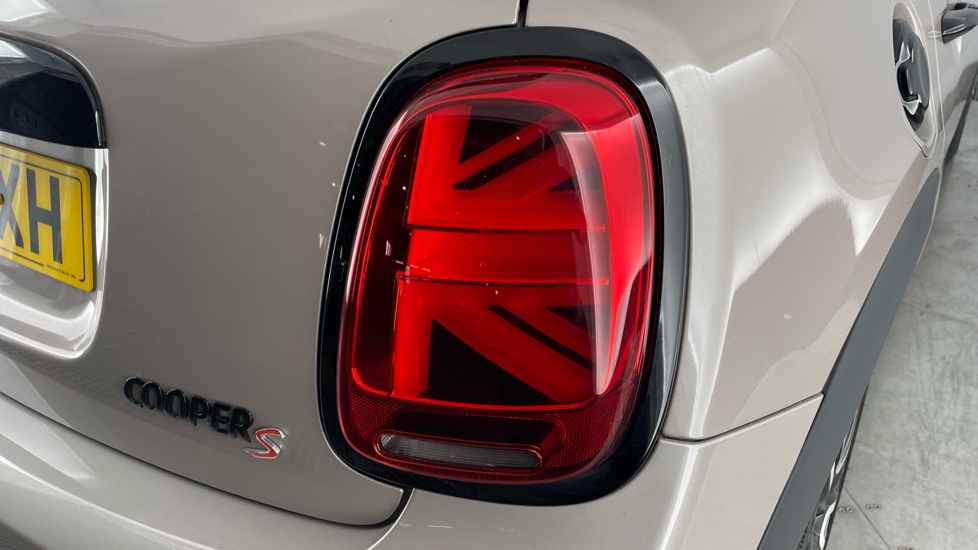 MINI Cooper 2.0 S Sport 5dr Auto Petrol Hatchback - Image 22
