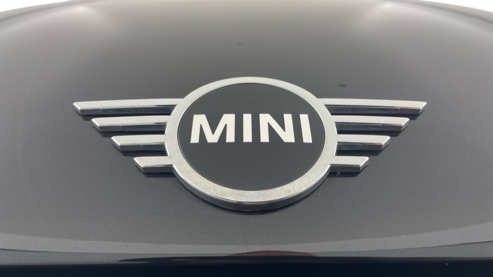 MINI Hatchback 1.5 Cooper Classic Premium 5dr Auto Petrol Hatchback - Image 24