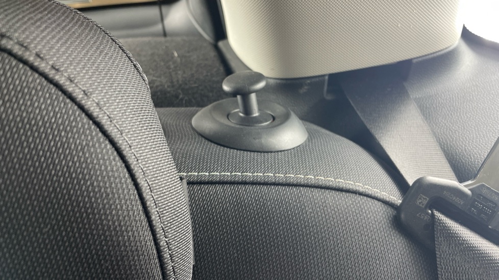 MINI Hatchback 1.5 Cooper Classic Premium 5dr Auto Petrol Hatchback - Image 33