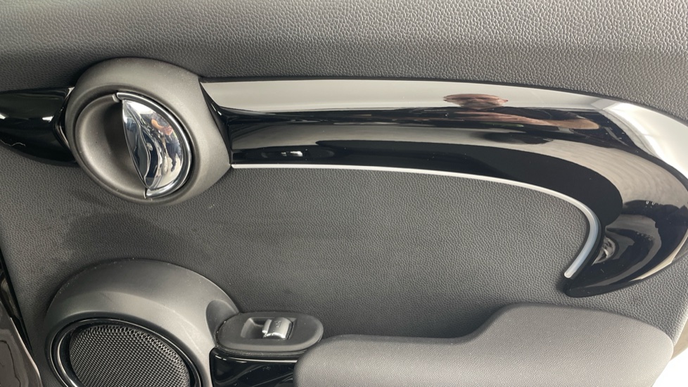 MINI Hatchback 1.5 Cooper Classic Premium 5dr Auto Petrol Hatchback - Image 40