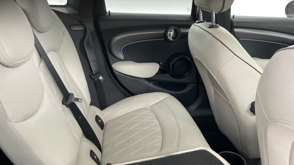 MINI Hatchback 2.0 Cooper S Exclusive 5dr Auto Petrol Hatchback - Image 47