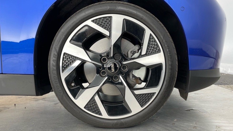 MINI Cooper 135kW E Exclusive 41kWh 3dr Auto Electric Hatchback - Image 14