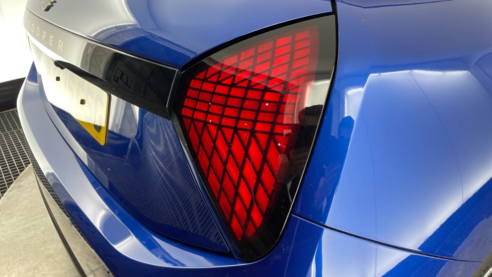 MINI Cooper 135kW E Exclusive 41kWh 3dr Auto Electric Hatchback - Image 22