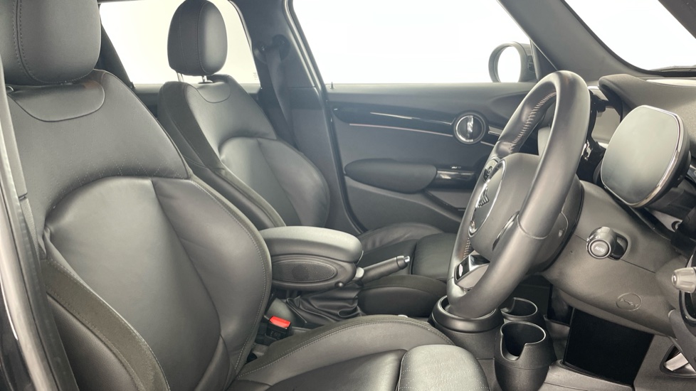 MINI Hatchback 1.5 Cooper Sport Premium 5dr Auto Petrol Hatchback - Image 11