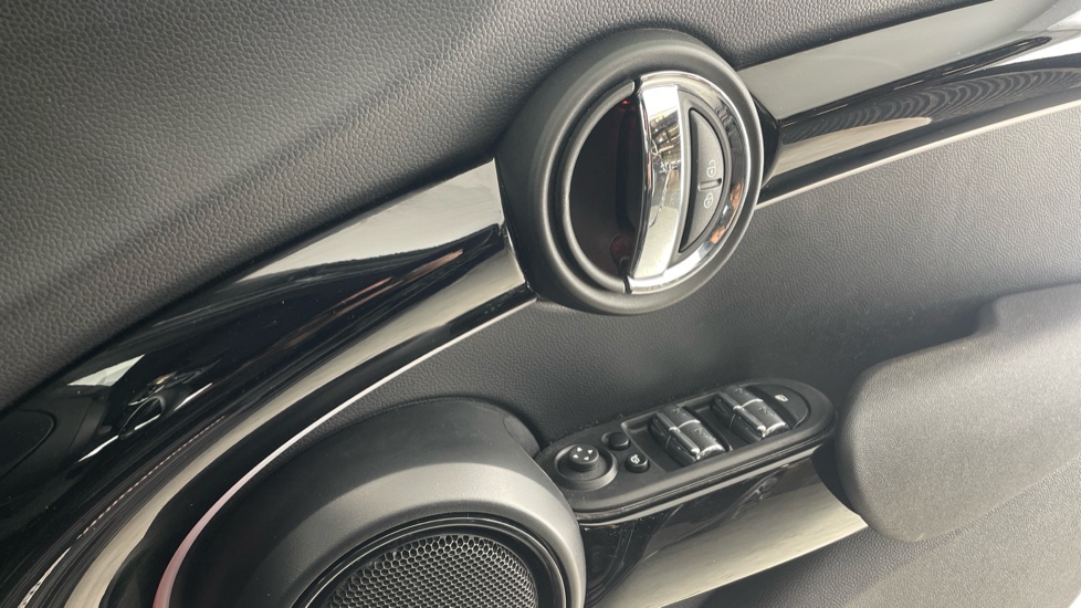 MINI Hatchback 1.5 Cooper Sport Premium 5dr Auto Petrol Hatchback - Image 20