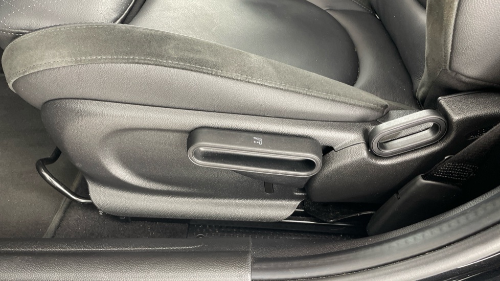 MINI Hatchback 1.5 Cooper Sport Premium 5dr Auto Petrol Hatchback - Image 28