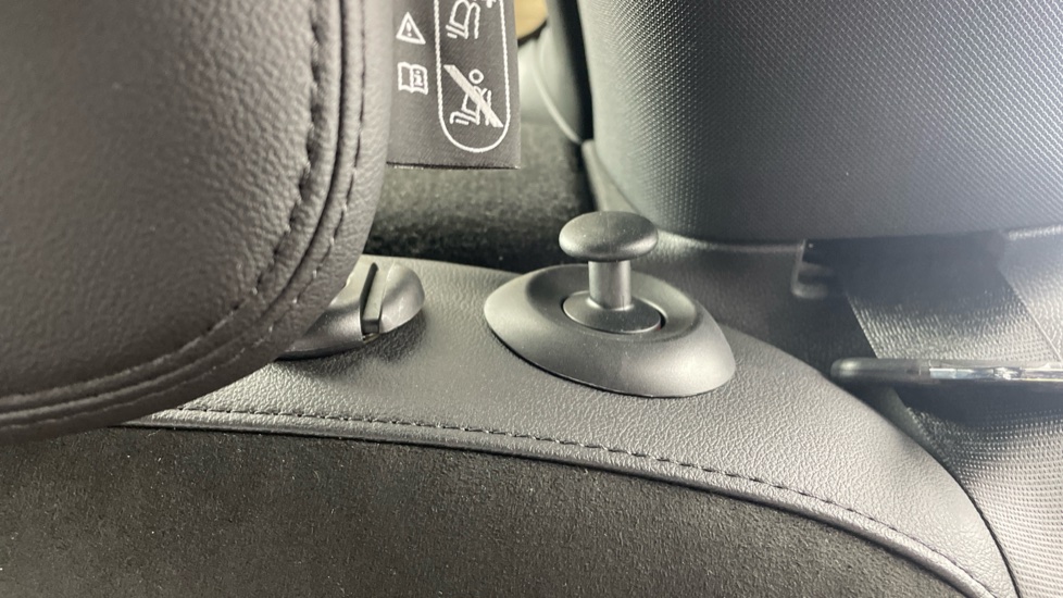MINI Hatchback 1.5 Cooper Sport Premium 5dr Auto Petrol Hatchback - Image 36