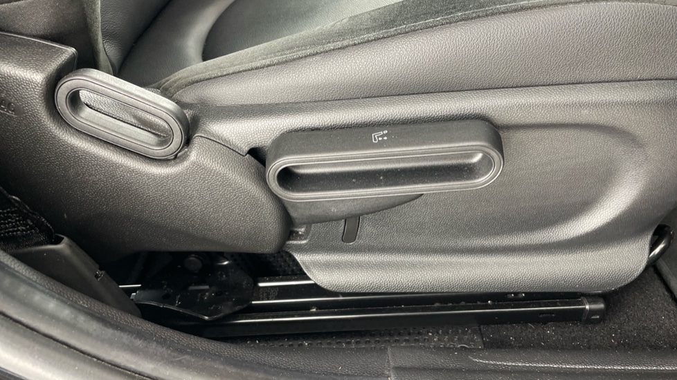 MINI Hatchback 1.5 Cooper Sport Premium 5dr Auto Petrol Hatchback - Image 49