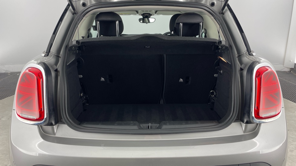 MINI Hatchback 1.5 Cooper Classic Premium 3dr Auto Petrol Hatchback - Image 13