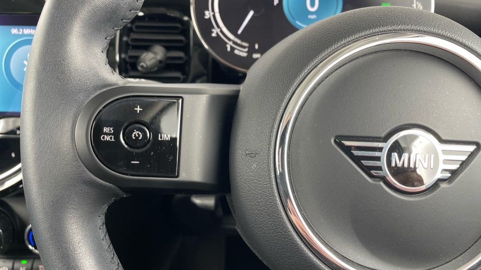 MINI Hatchback 1.5 Cooper Classic Premium 3dr Auto Petrol Hatchback - Image 17