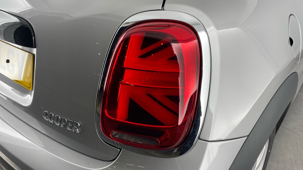 MINI Hatchback 1.5 Cooper Classic Premium 3dr Auto Petrol Hatchback - Image 22