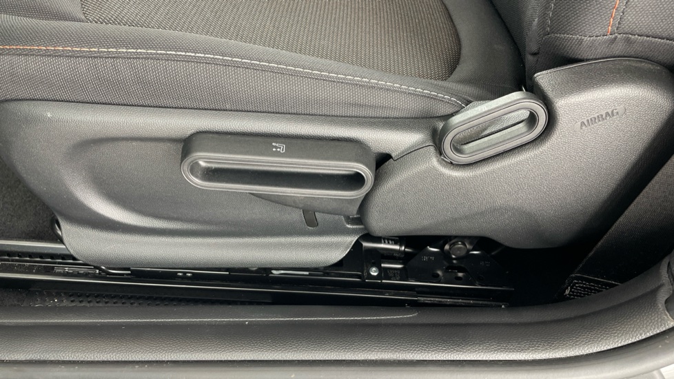 MINI Hatchback 1.5 Cooper Classic Premium 3dr Auto Petrol Hatchback - Image 27