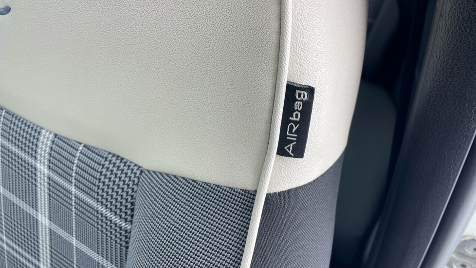 Fiat 500 1.2 Lounge 3dr Petrol Hatchback - Image 29