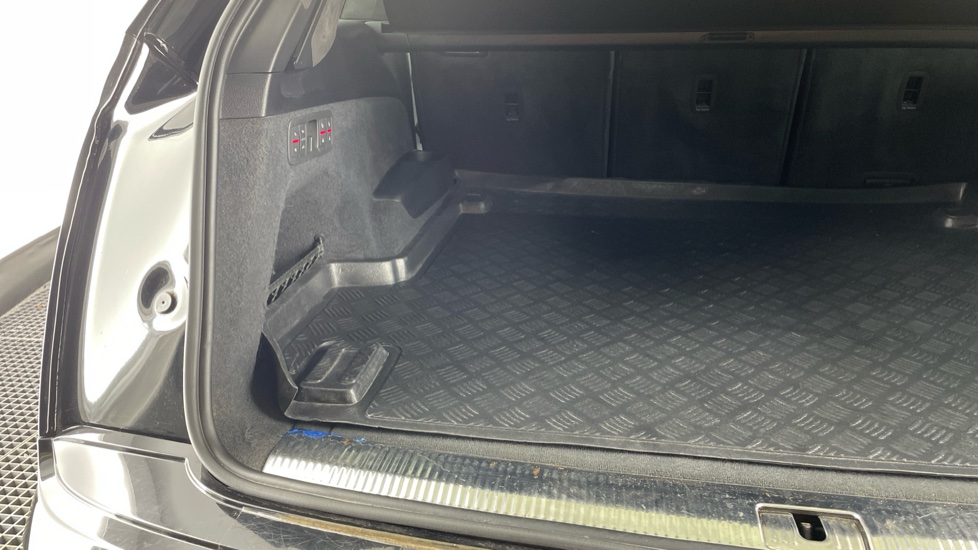 Audi Q7 SQ7 TFSI Quattro Vorsprung 5dr Tiptronic Petrol Estate - Image 37