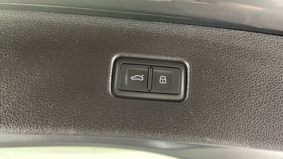 Audi Q7 SQ7 TFSI Quattro Vorsprung 5dr Tiptronic Petrol Estate - Image 40